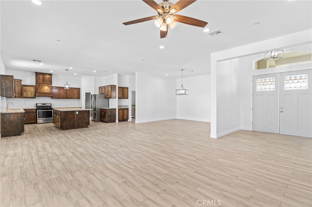 14111 Danbur Property Photo 4