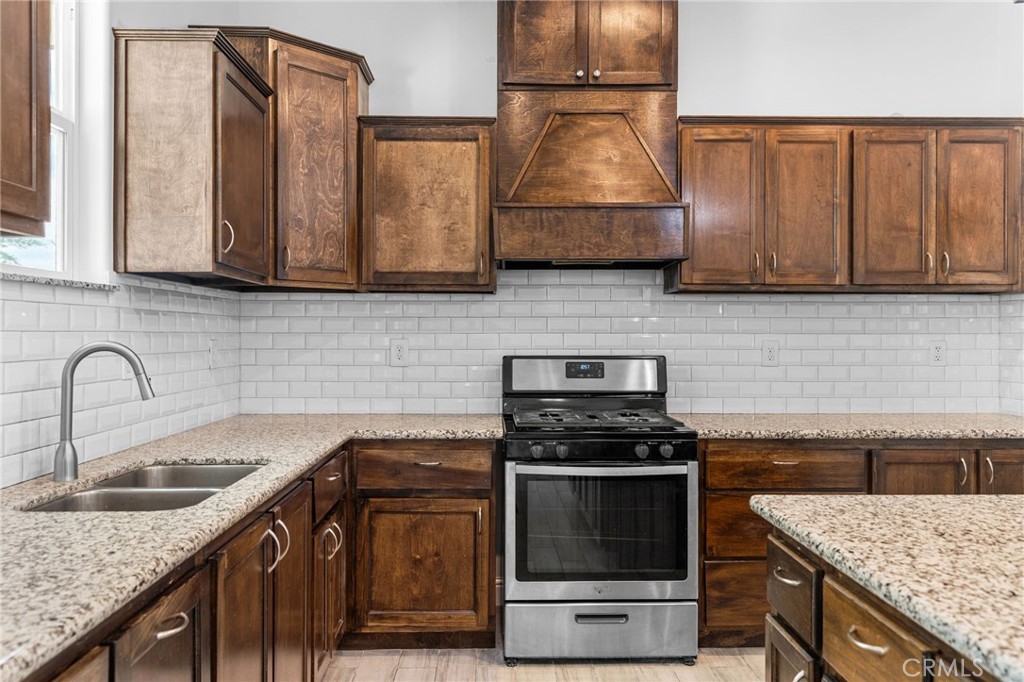 14111 Danbur Property Photo 8