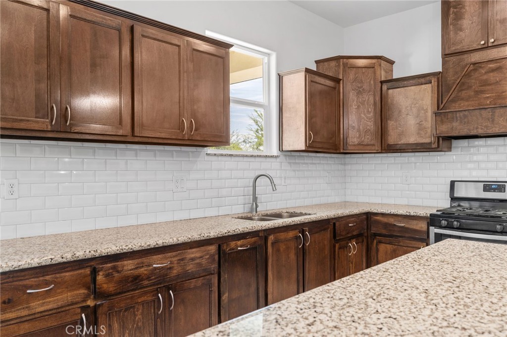14111 Danbur Property Photo 9