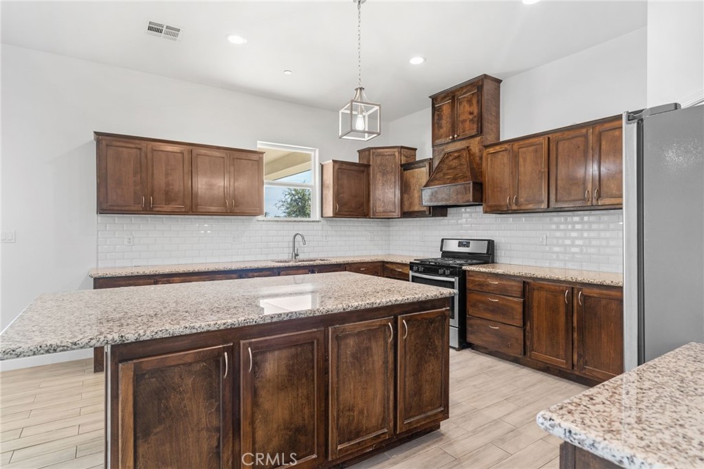14111 Danbur Property Photo 11
