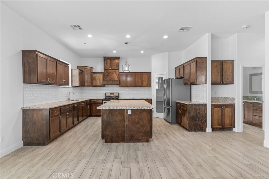 14111 Danbur Property Photo 12