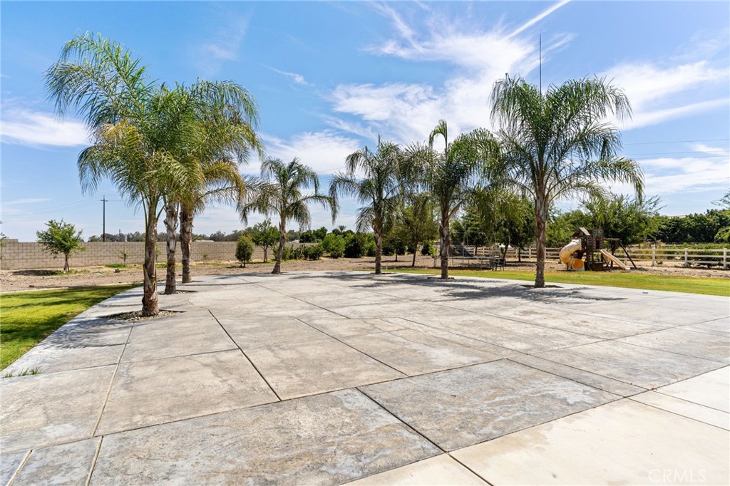 14111 Danbur Property Photo 45