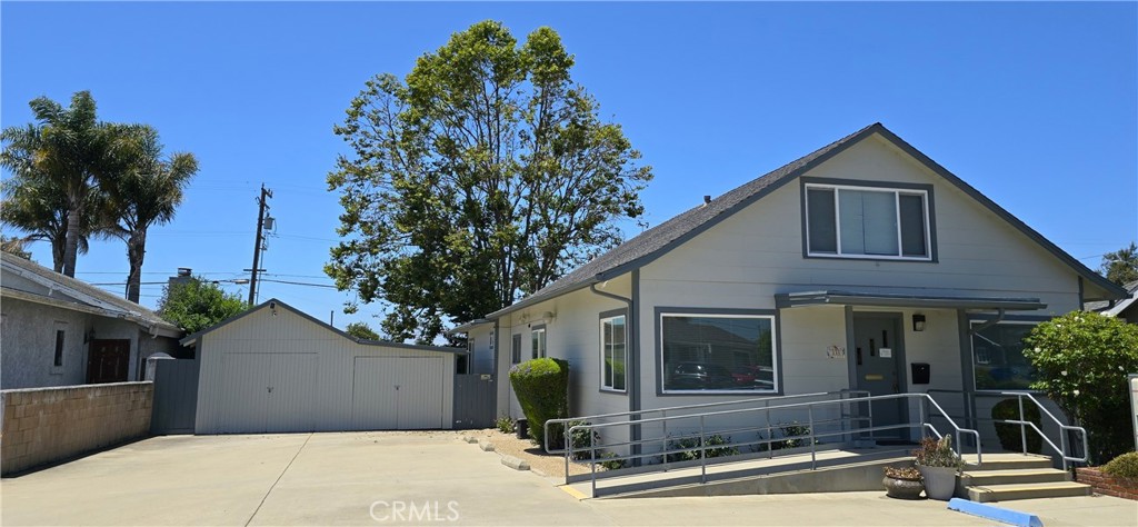 133 N G Street Property Photo 1
