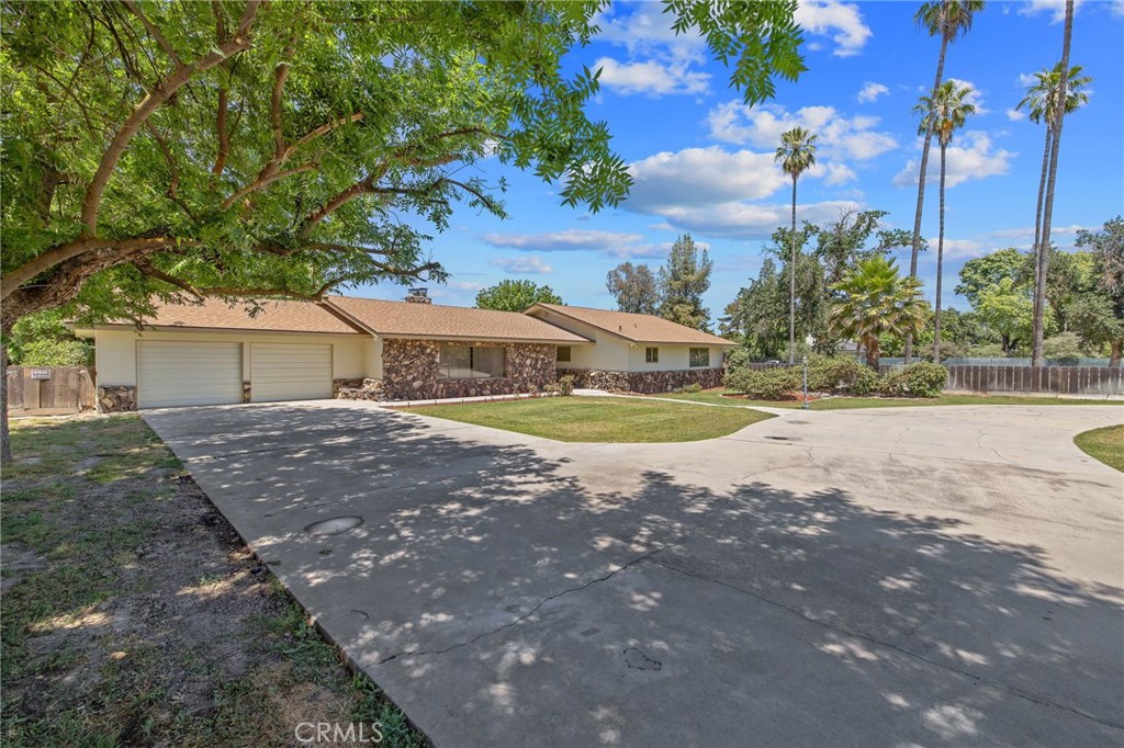 8640 12th Property Photo 4