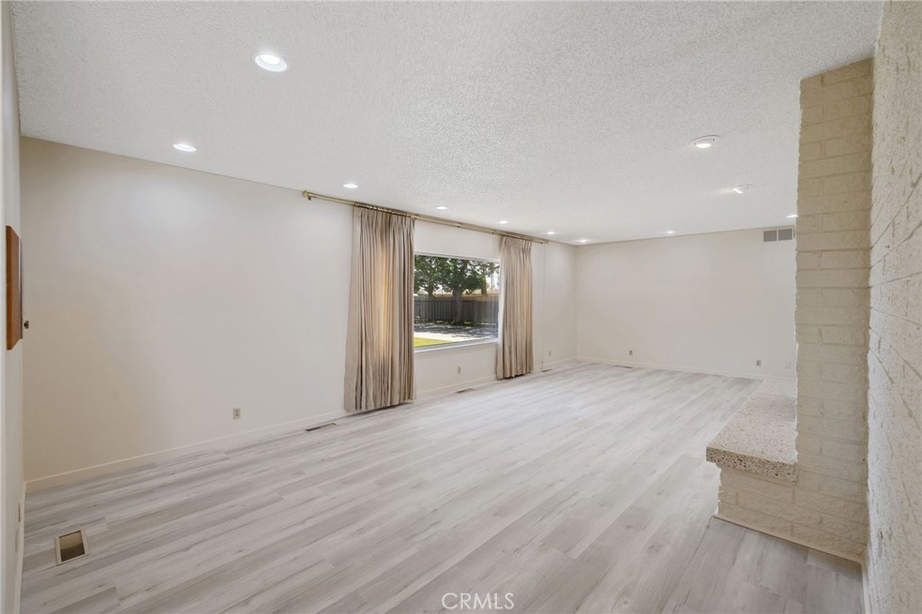 8640 12th Property Photo 7