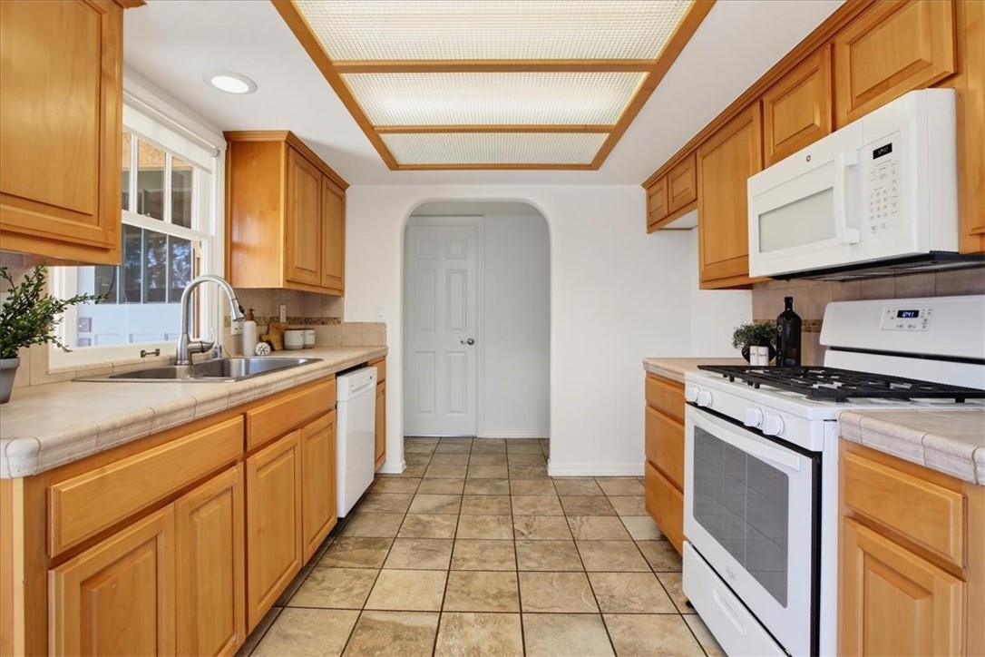 1038 Fair Oaks Avenue Property Photo 18