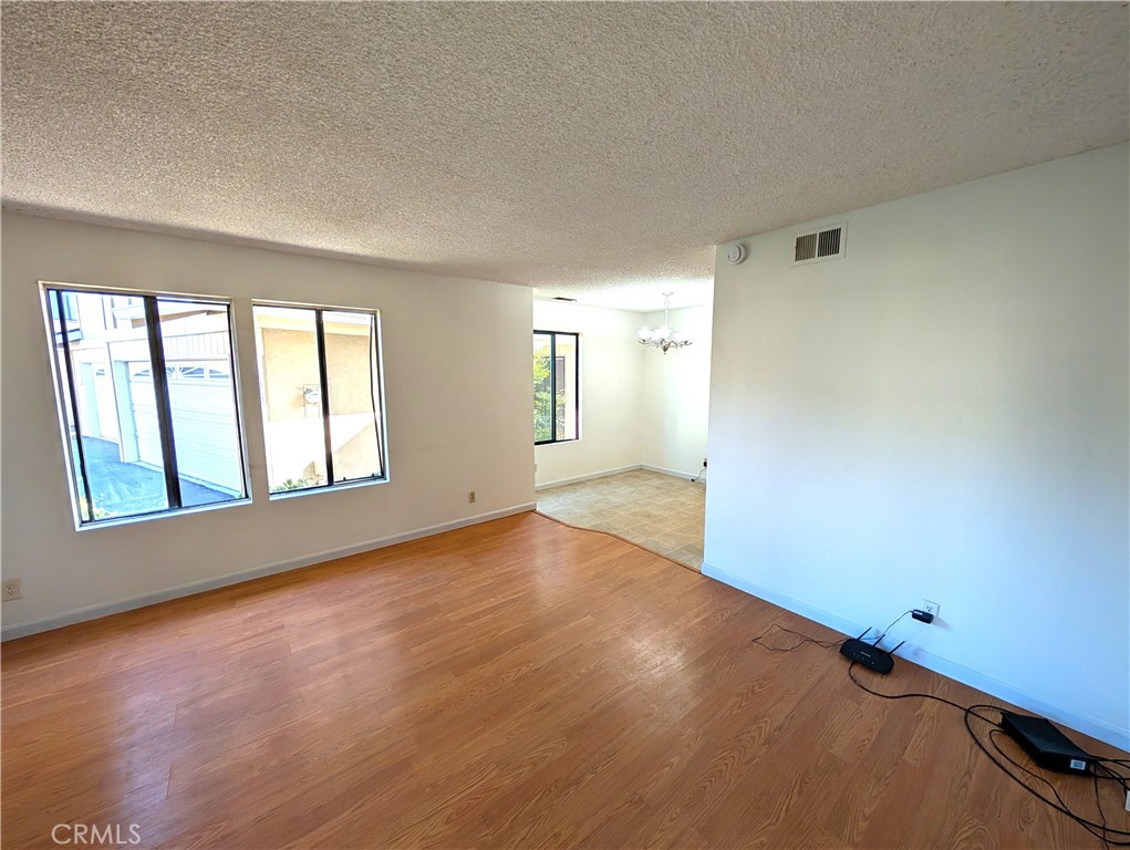 1609 Manhattan Property Photo 3