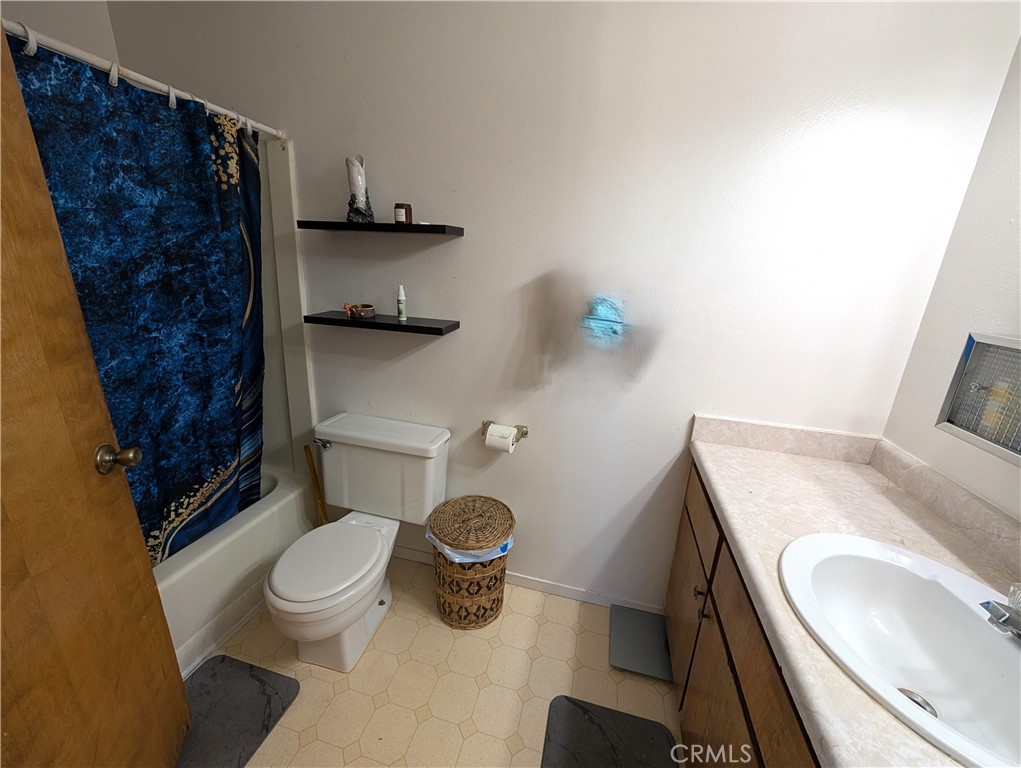 1609 Manhattan Property Photo 8