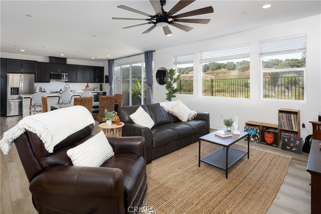 1142 Flax Property Photo 7