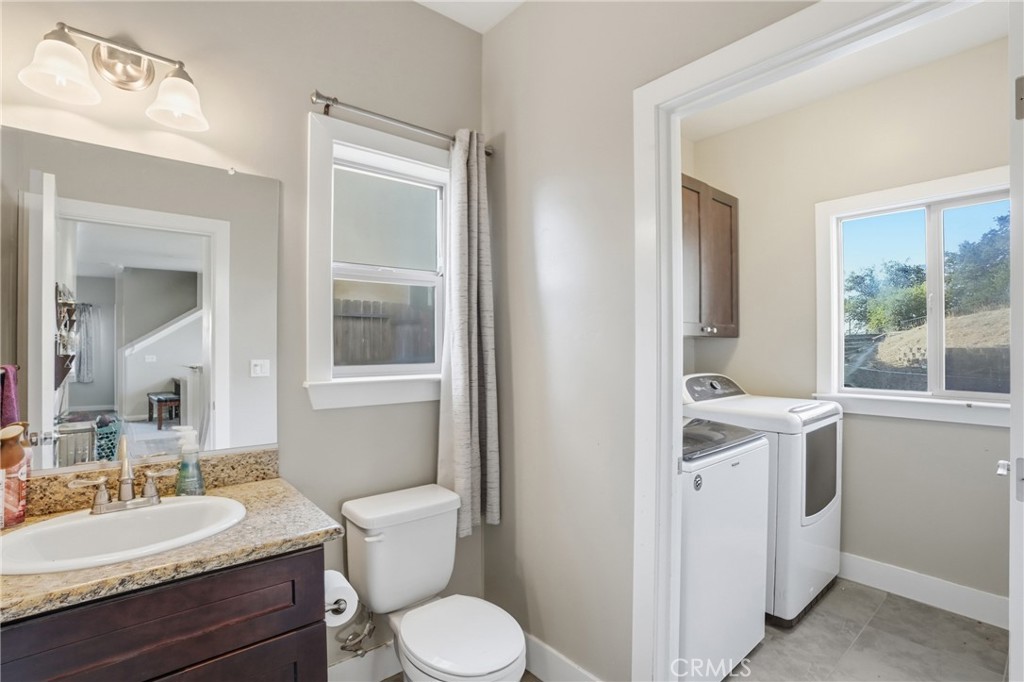 2039 Vista Oaks Way Property Photo 4