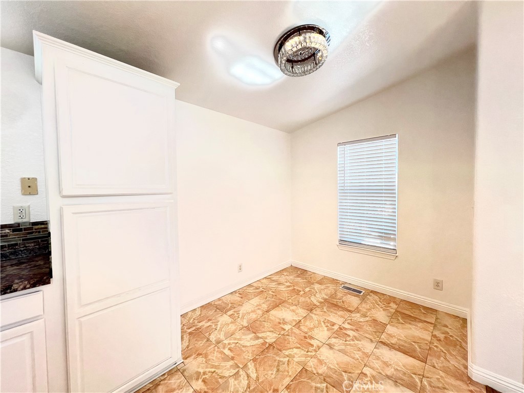 449 W Tefft 17 Property Photo 4