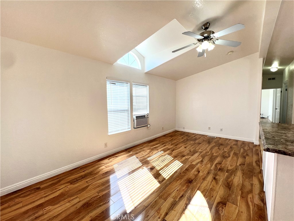 449 W Tefft 17 Property Photo 5