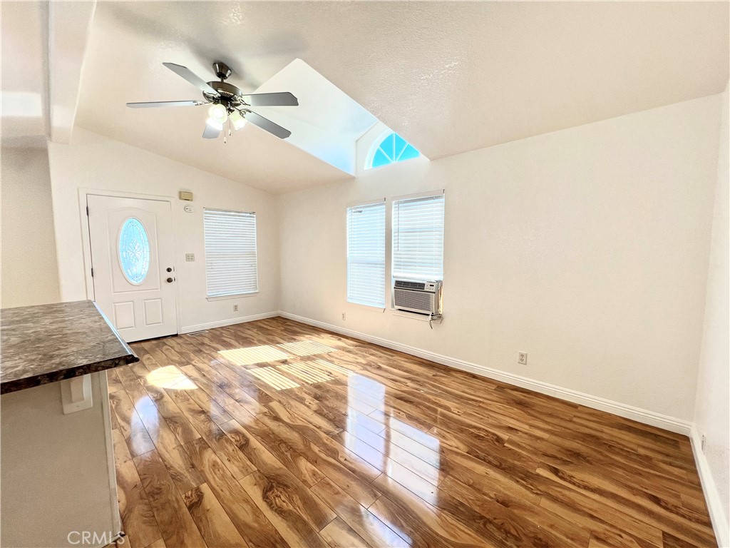 449 W Tefft 17 Property Photo 6