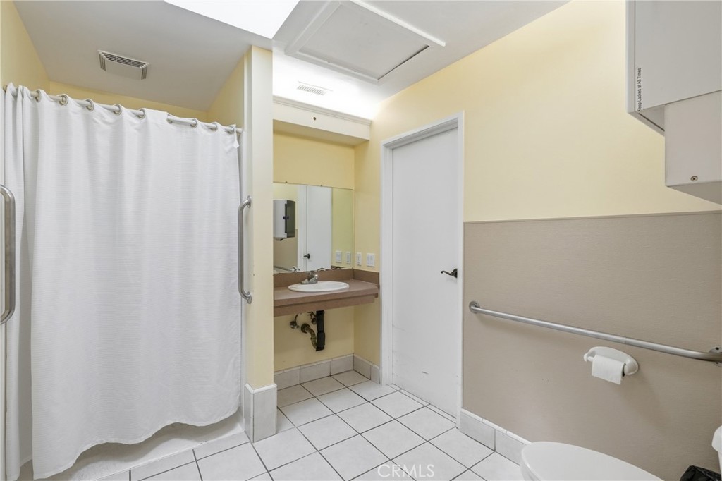 321 & 319 W Mission Property Photo 14