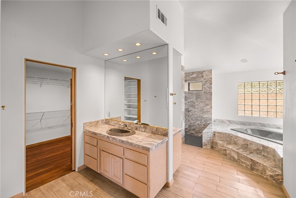 5939 Oakhill Drive Property Photo 11