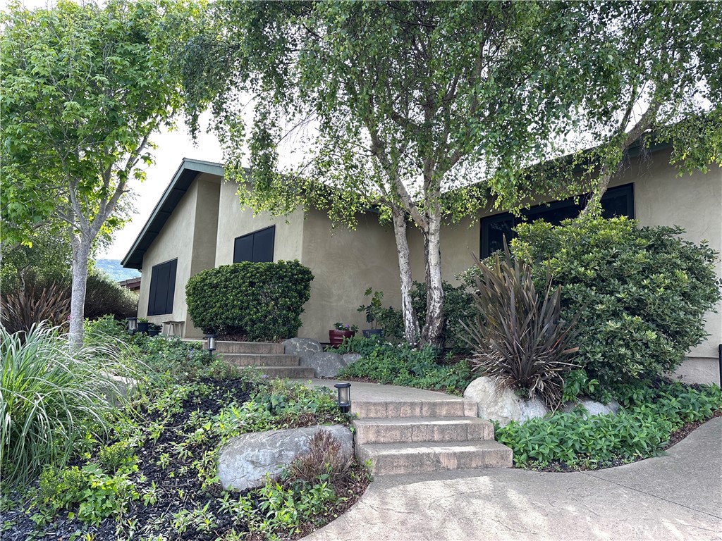 641 University Drive Property Photo 1