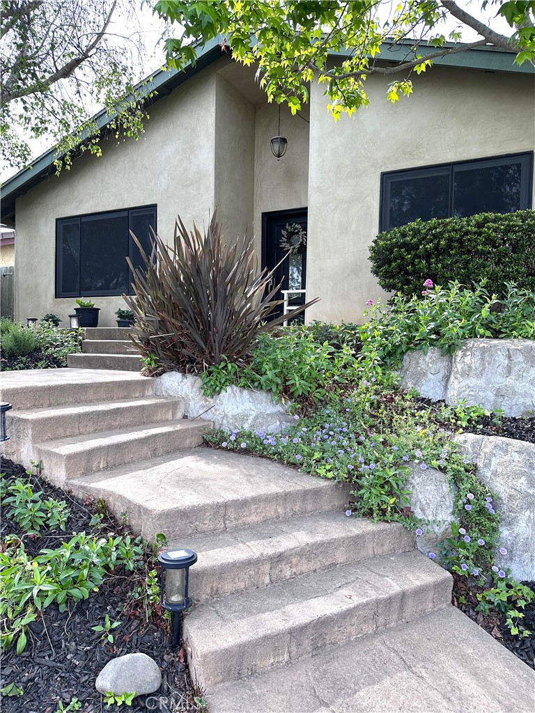 641 University Drive Property Photo 2
