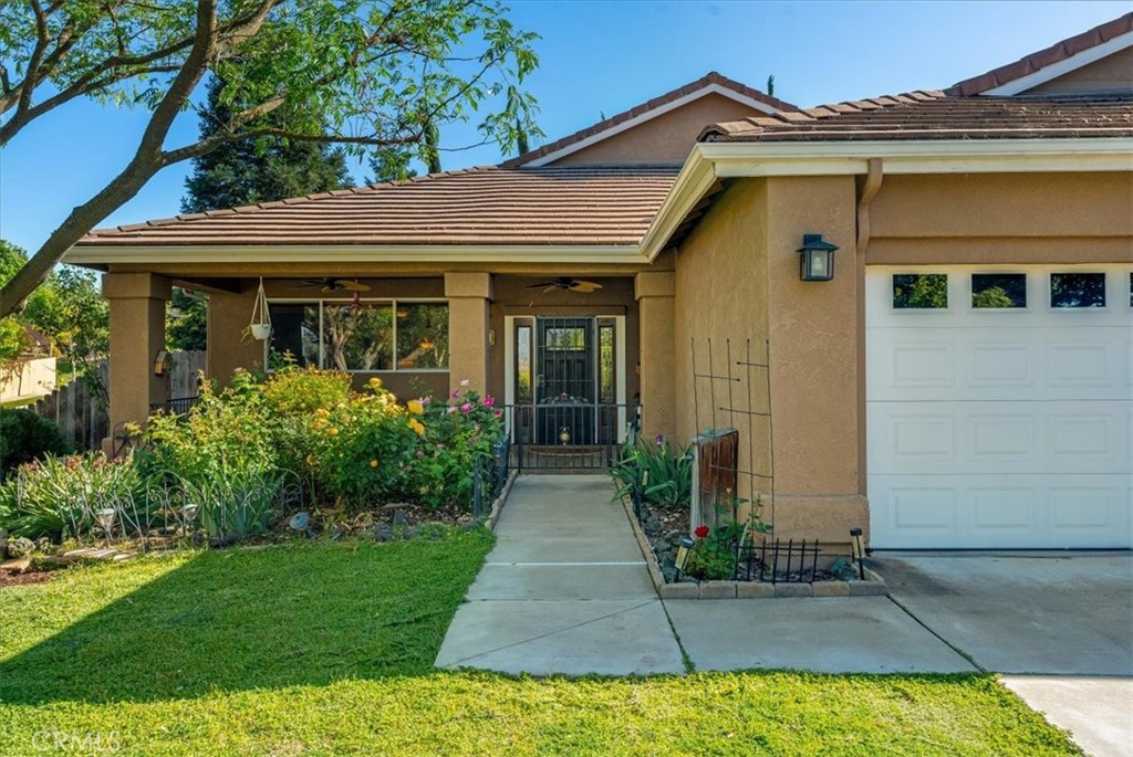 322 Montebello Oaks Property Photo 4