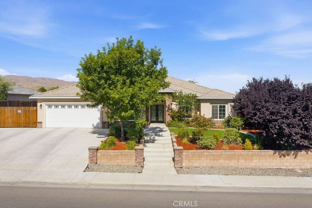 405 Hillard Property Photo 1