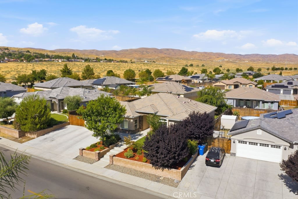 405 Hillard Property Photo 4