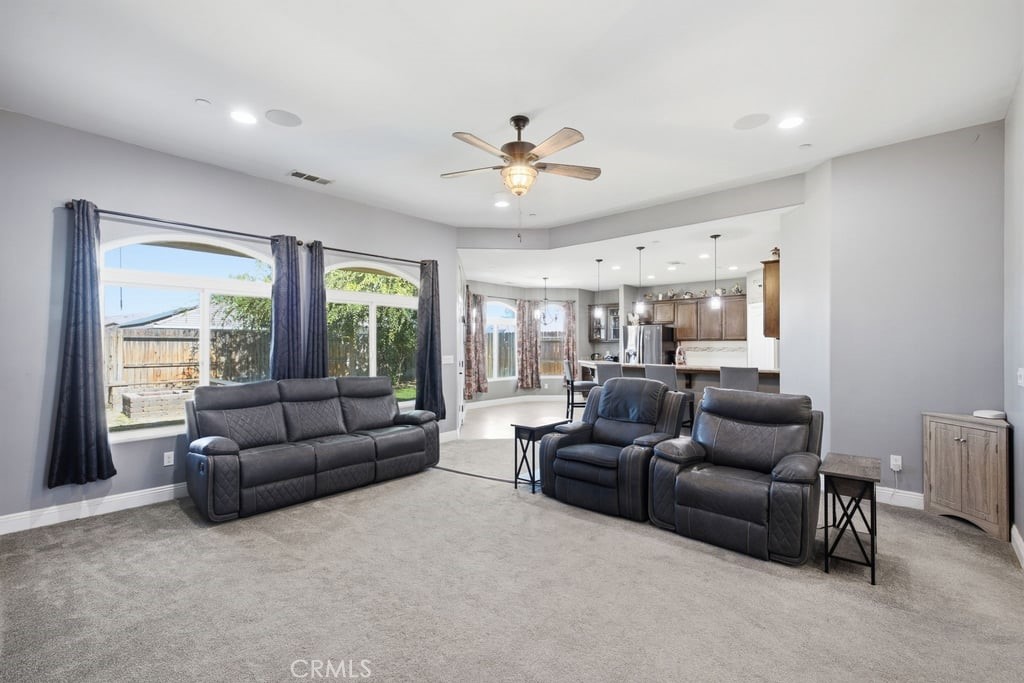 405 Hillard Property Photo 8