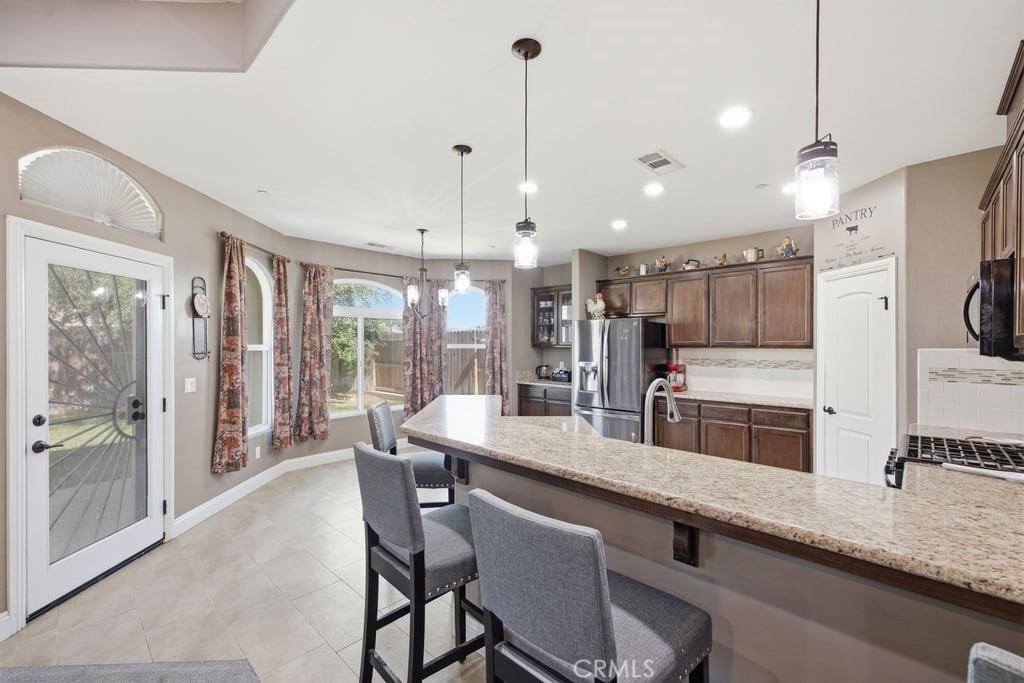 405 Hillard Property Photo 14