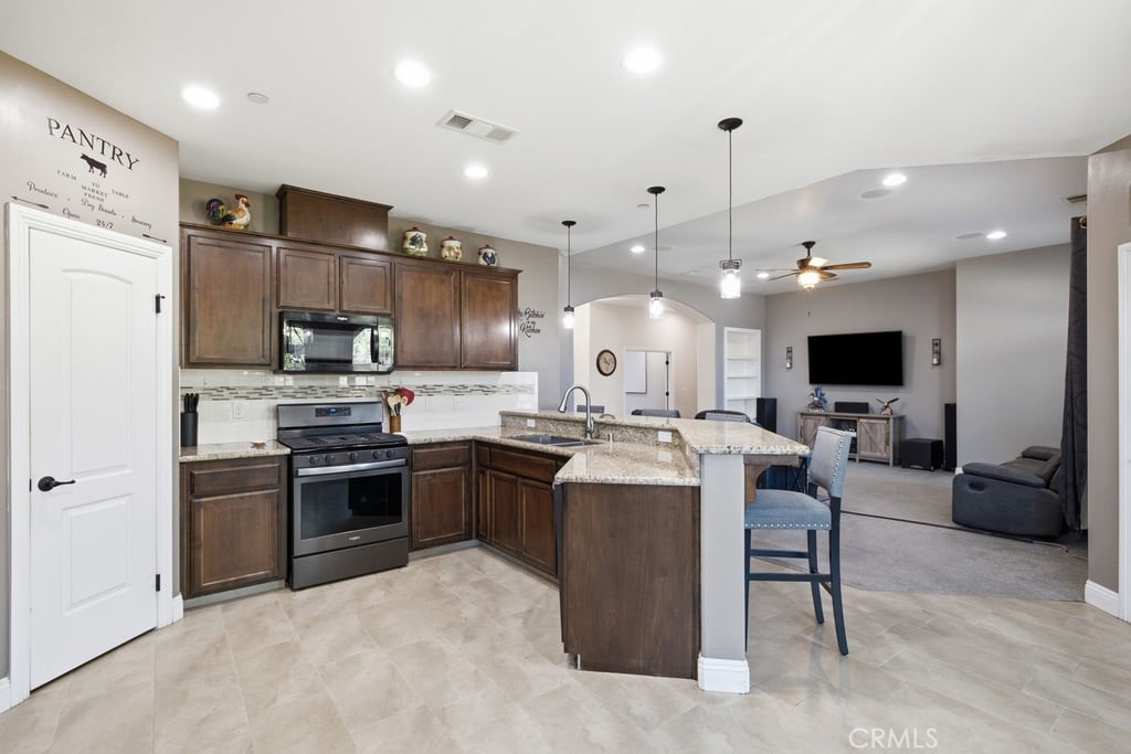 405 Hillard Property Photo 18
