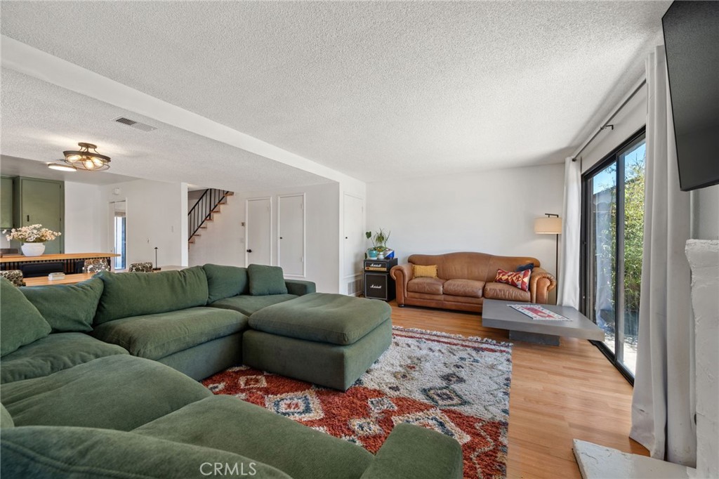 1210 E Foster Road B Property Photo 8