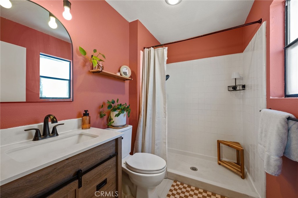 1210 E Foster Road B Property Photo 21