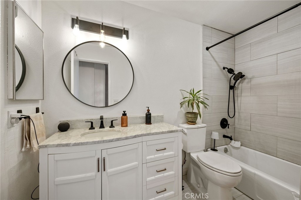 1210 E Foster Road B Property Photo 23