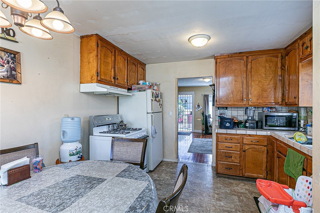 611 S Thornburg Property Photo 10