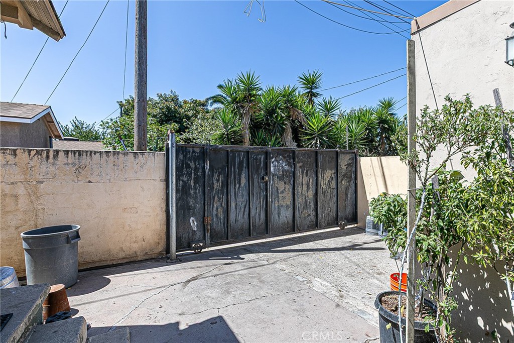 611 S Thornburg Property Photo 25