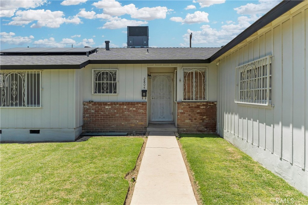 2804 Pomona Property Photo 4