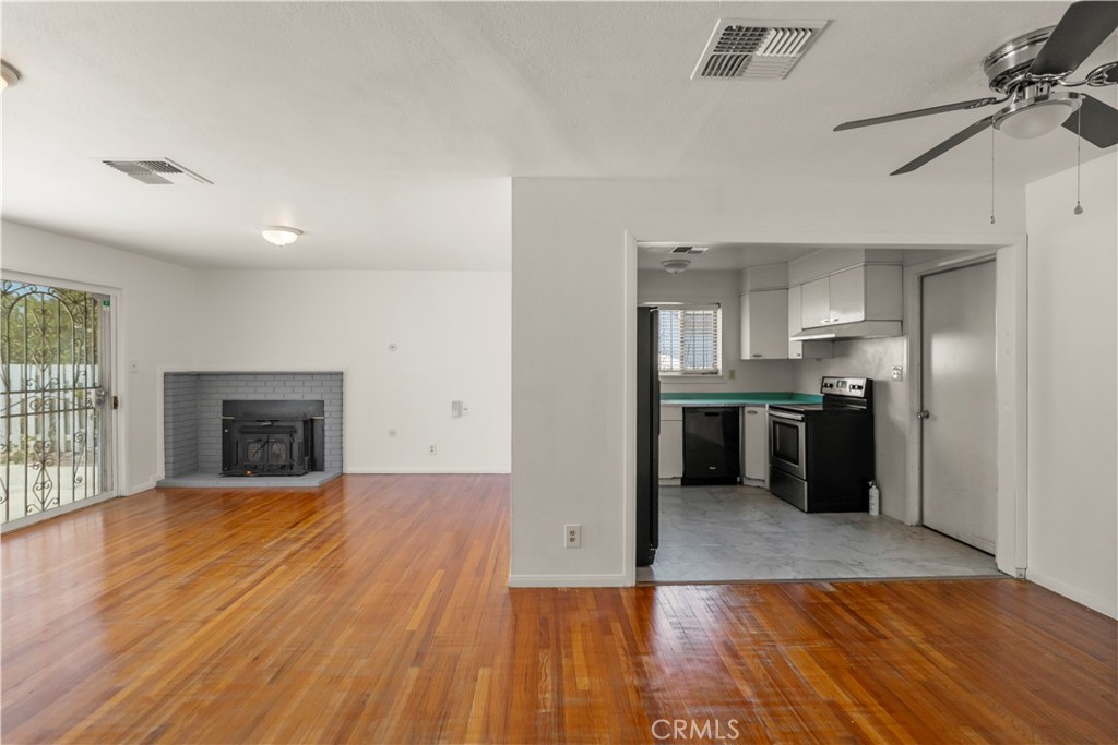 2804 Pomona Property Photo 5