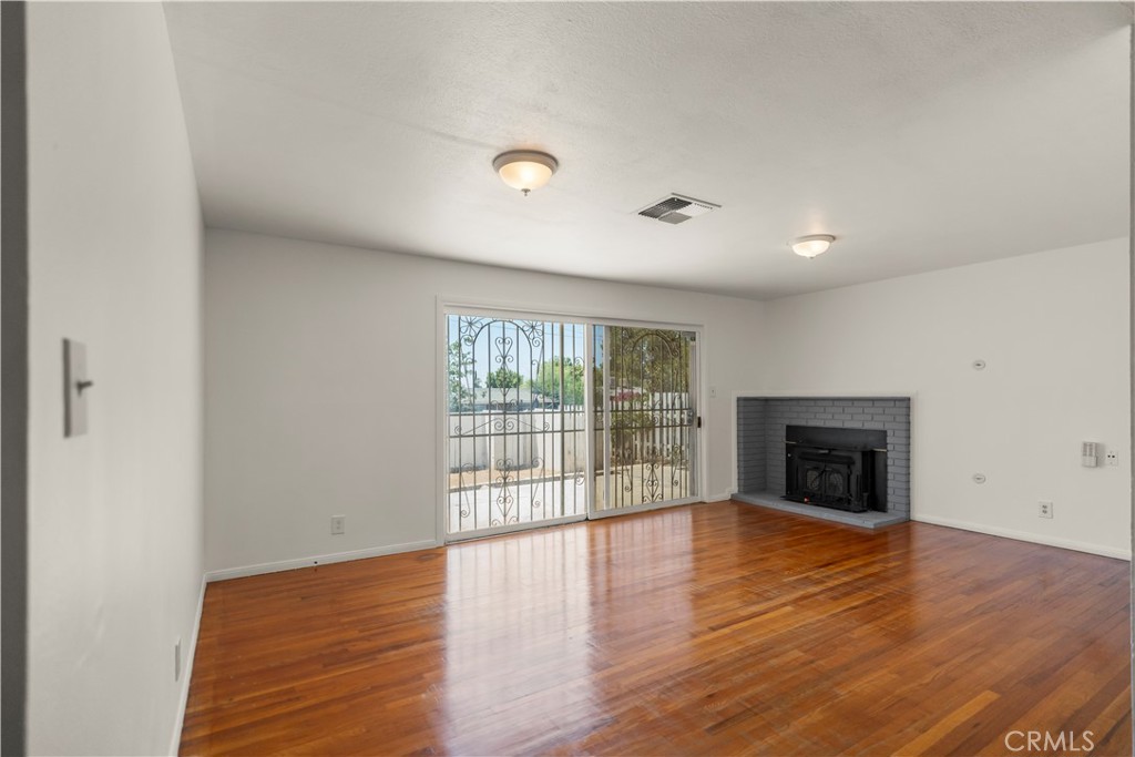 2804 Pomona Property Photo 7