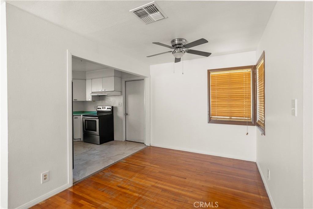 2804 Pomona Property Photo 9