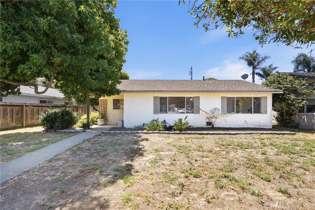 1108 E Mango Property Photo 3
