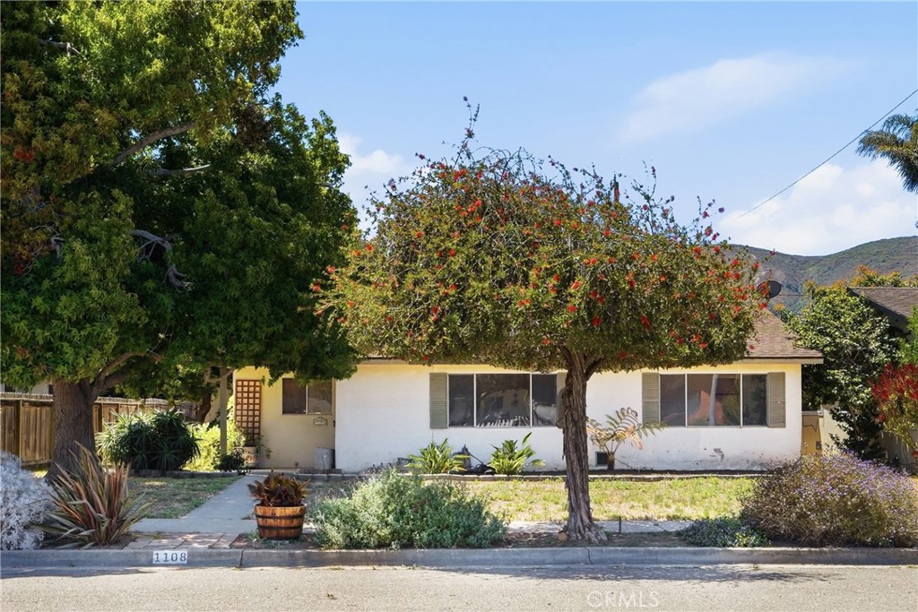 1108 E Mango Property Photo 5