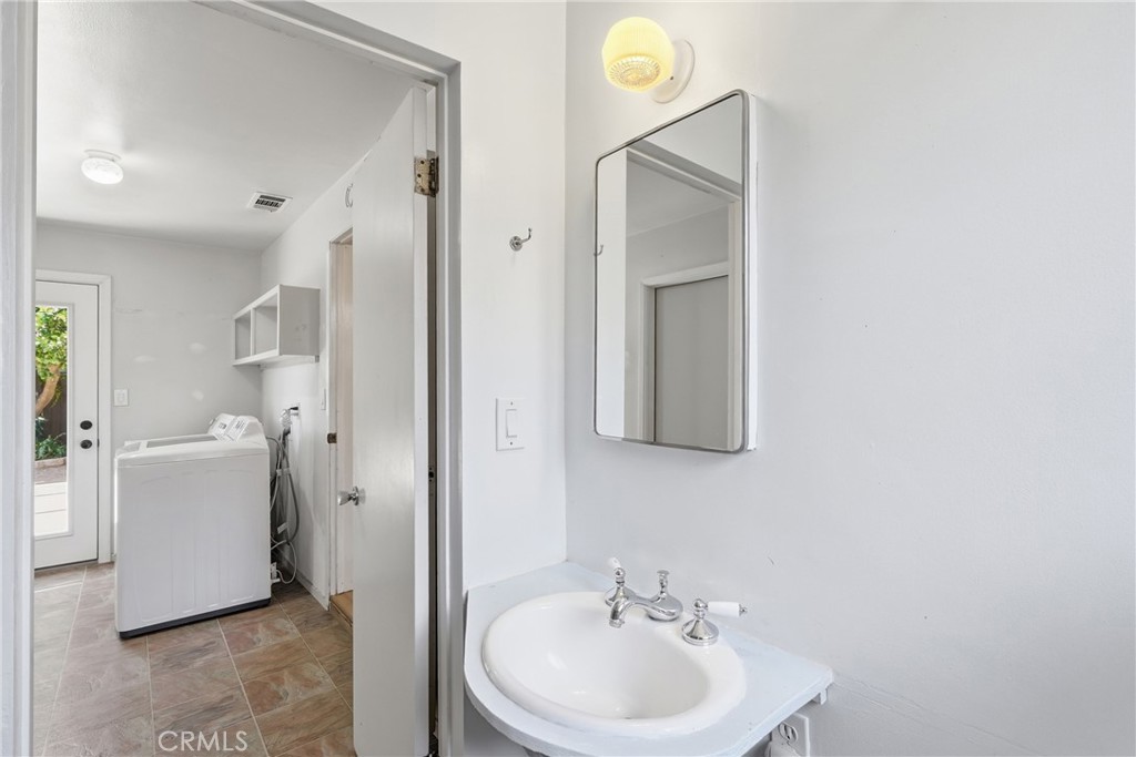 1108 E Mango Property Photo 28