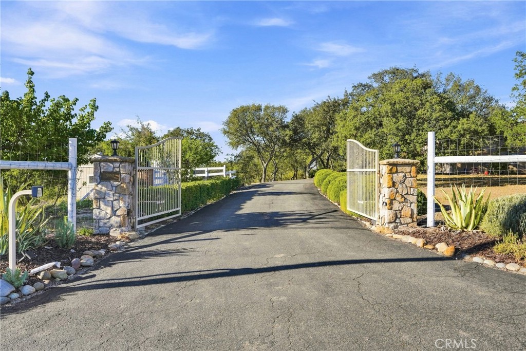 5680 High Ridge Property Photo 8