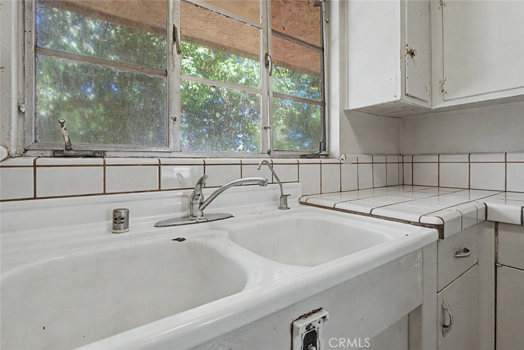 2701 N Inyo Property Photo 6