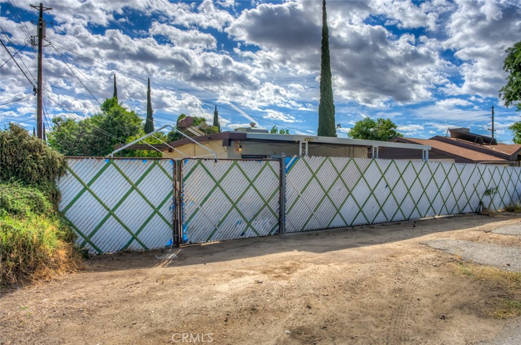 2701 N Inyo Property Photo 43