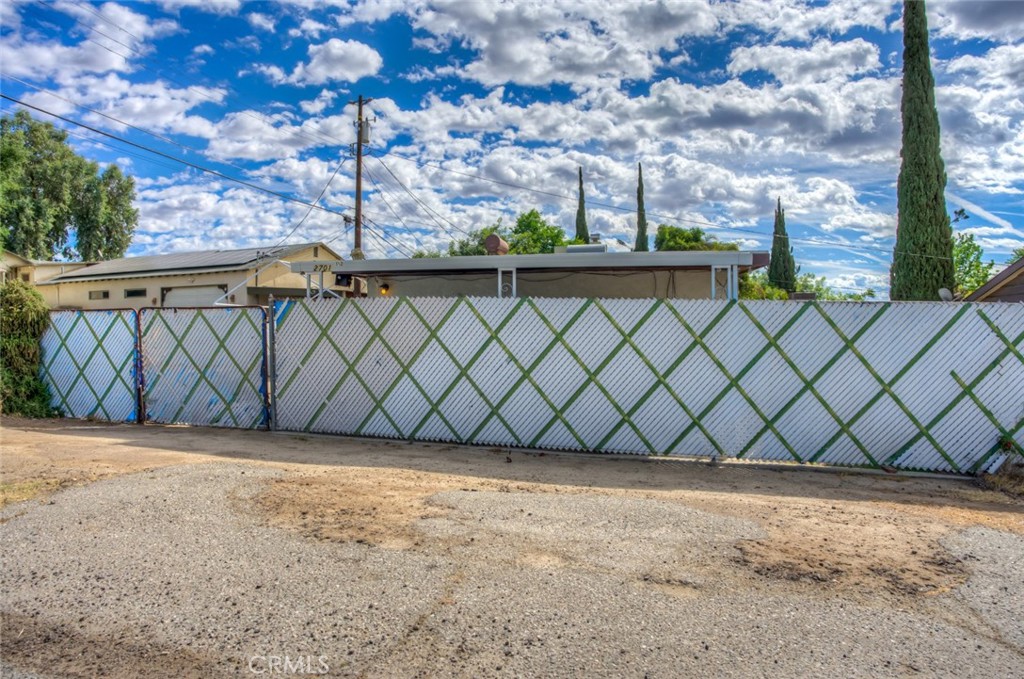 2701 N Inyo Property Photo 44