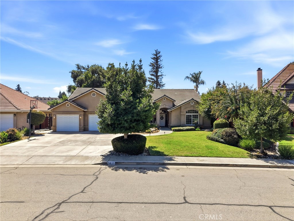5535 W Vine Court Property Photo