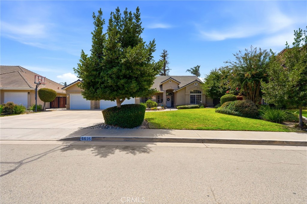 5535 W Vine Court Property Photo 2