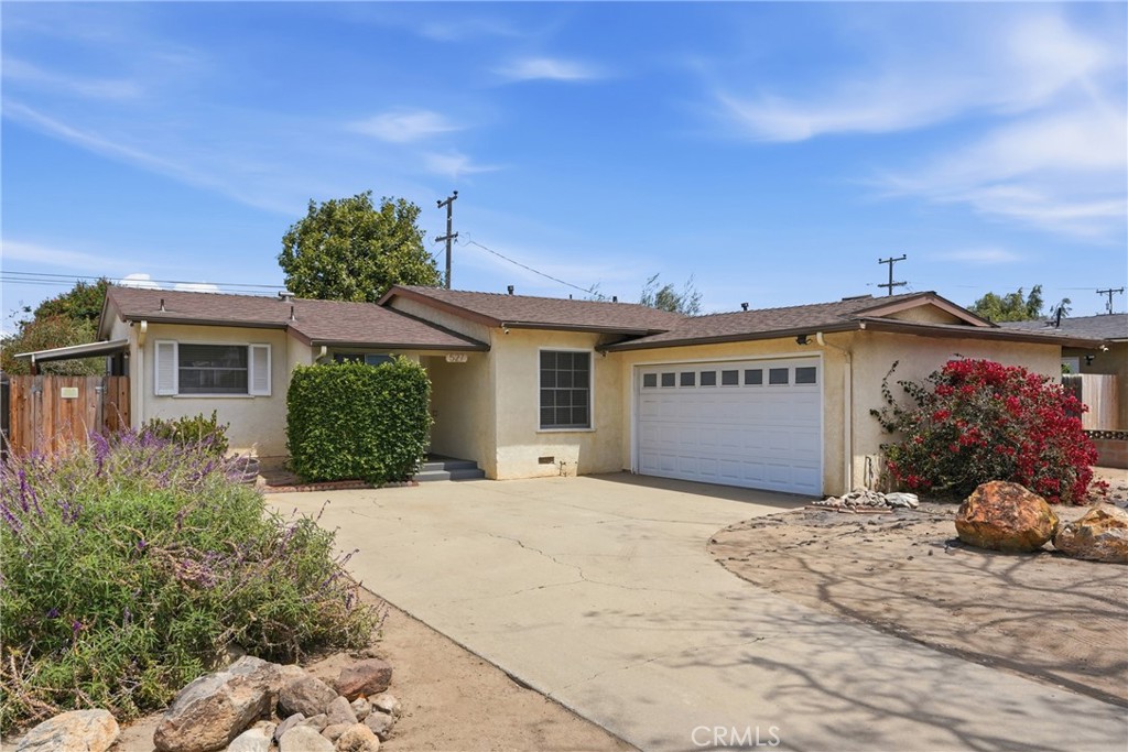 527 E Mariposa Property Photo 1