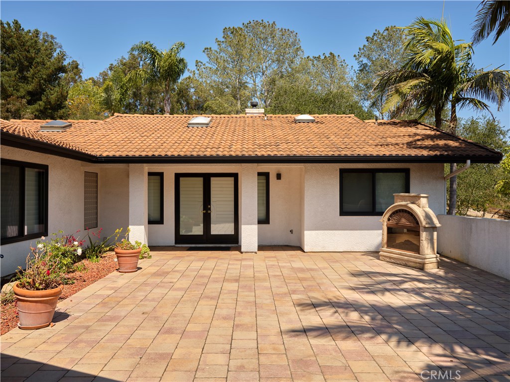 875 Golden Hawk Property Photo 5