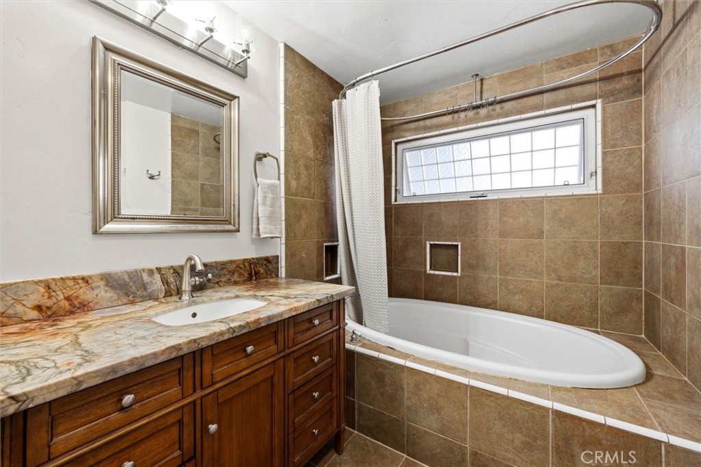 961 Fresno Property Photo 41