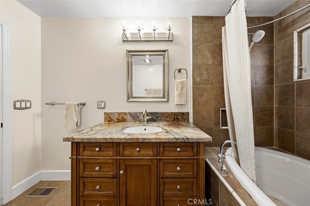 961 Fresno Property Photo 42