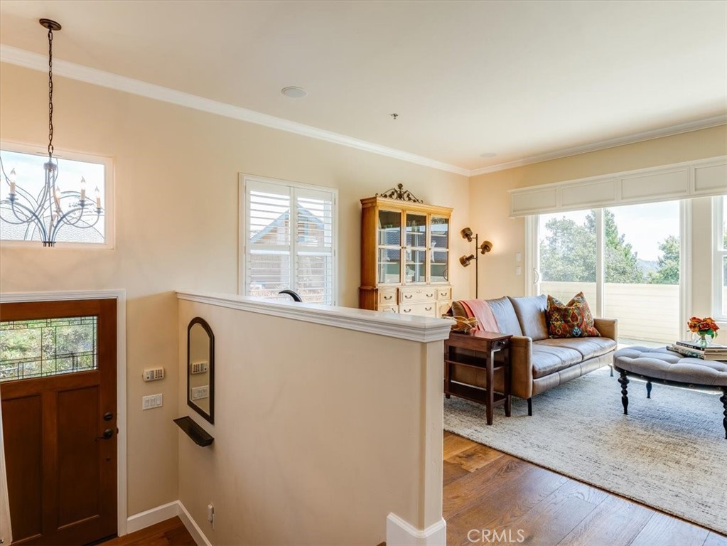 120 Le Point Street Property Photo 4